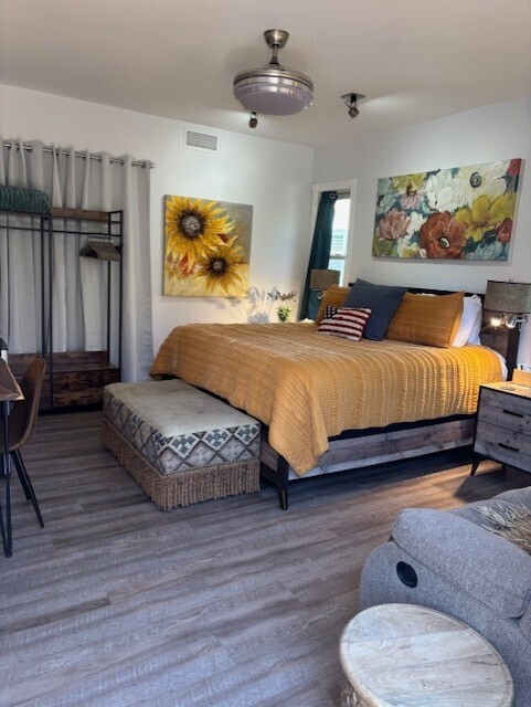 Image 1 for Teal Room