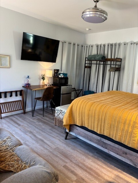 Image 5 for Teal Room