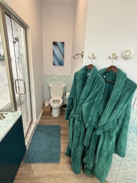 Image 4 for Teal Room