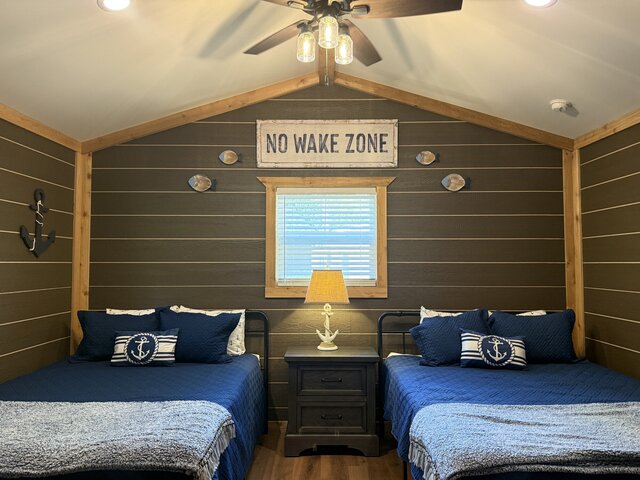 Image 14 for Anchors Away Lodge