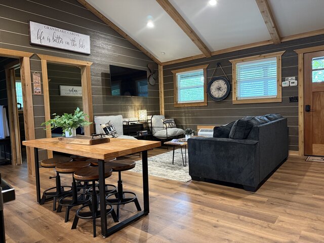 Image 3 for Anchors Away Lodge