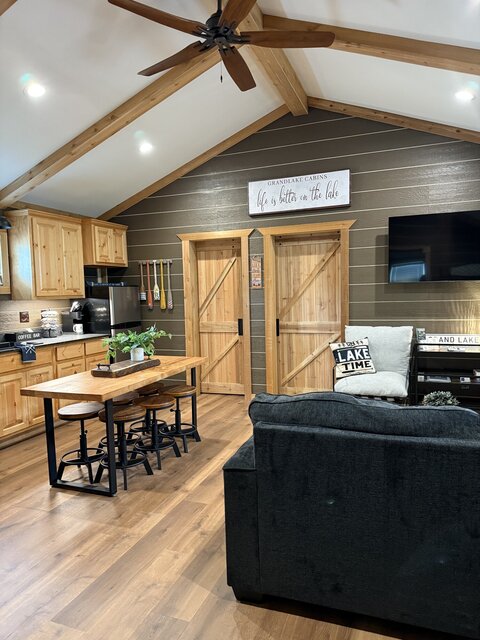 Image 5 for Anchors Away Lodge