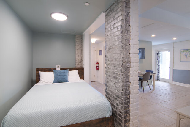 Image 2 for Bird House: King + Queen