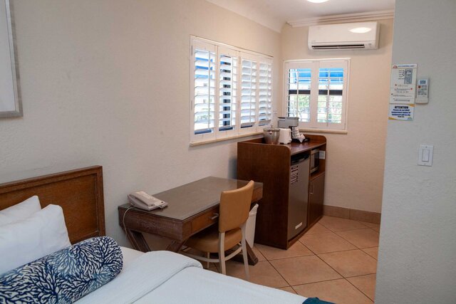 Image 3 for RM 16 2FL  Hotel Room Street-side w 2 Queen Beds No Balcony