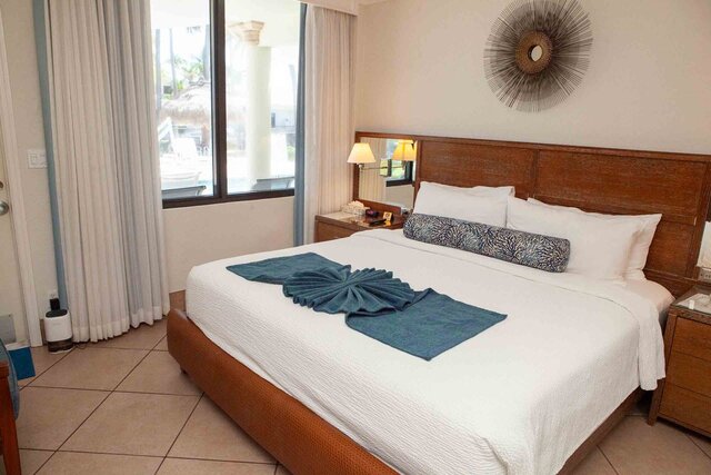 Image 2 for RM 03 Hotel Room Poolside King Bed