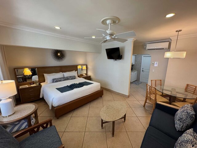 Image 2 for RM 11 Efficiency Poolside King Bed & Queen Sleeper Sofa