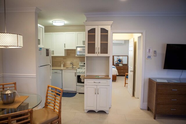 Image 6 for RM 33 2FL One  Bedroom Suite Courtyard 2nd Floor