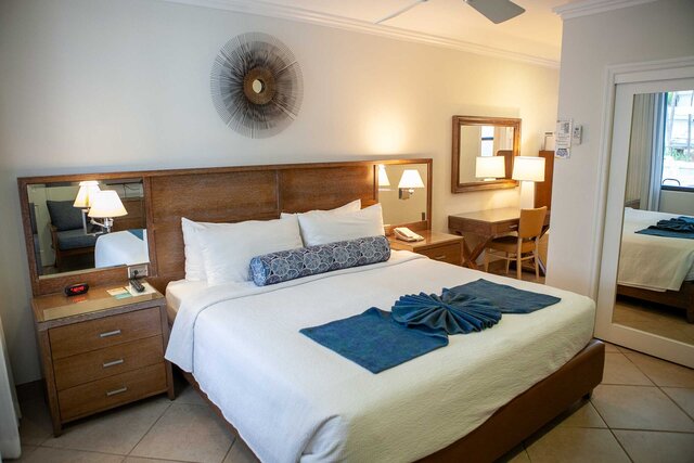 Image 2 for RM 07 Hotel Room Poolside King Bed