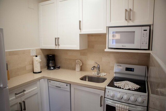 Image 3 for RM 33 2FL One  Bedroom Suite Courtyard 2nd Floor
