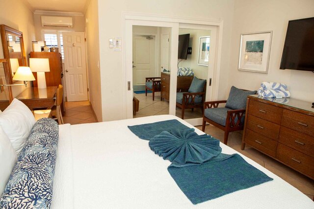 Image 4 for RM 03 Hotel Room Poolside King Bed