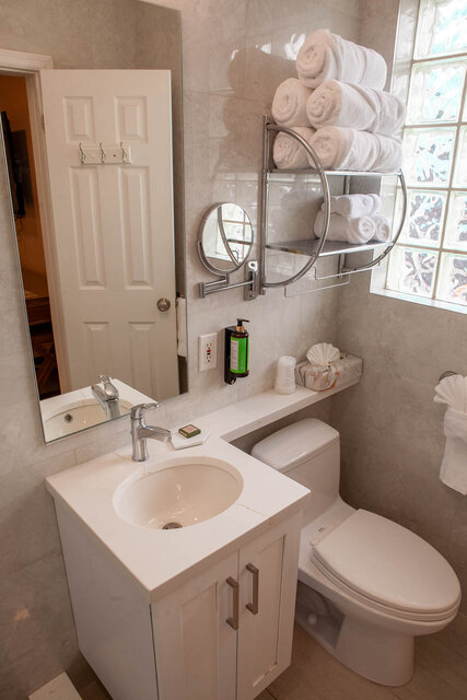 Image 4 for RM 32 One Bedroom Suite Oceanfront
