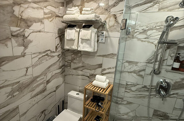 Image 5 for Room 22 King Bed pvt bath