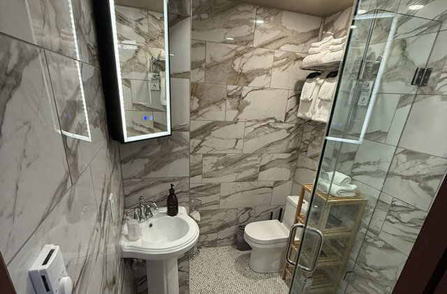 Image 4 for Room 23 king w/pvt bath