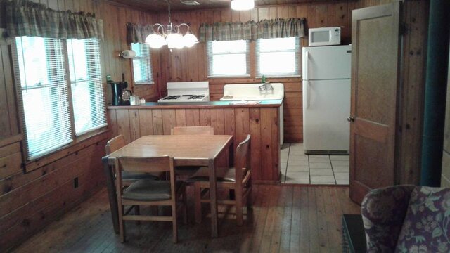 Image 3 for Two-Bedroom Cabin 6