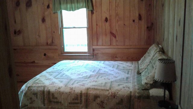 Image 4 for Three-Bedroom Cabin F