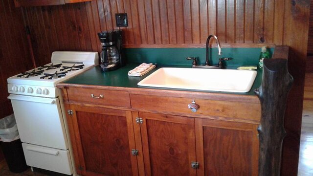 Image 4 for Small One-Bedroom Cabin C