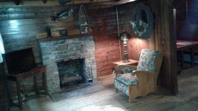 Image 3 for Original Mid-Sized One Bedroom Cabin 2