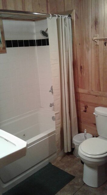 Image 6 for Three-Bedroom Cabin E