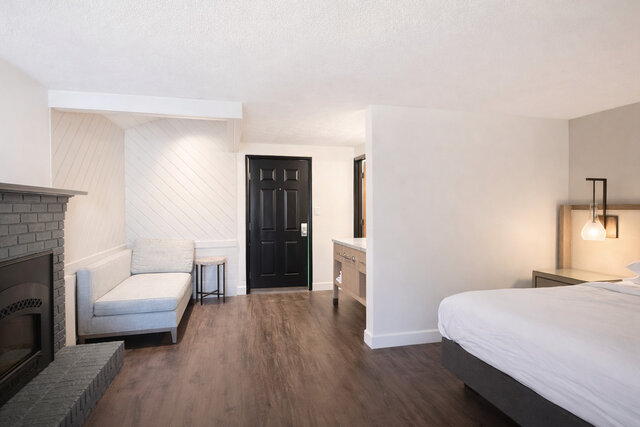 Image 1 for Deluxe King with Fireplace and Den