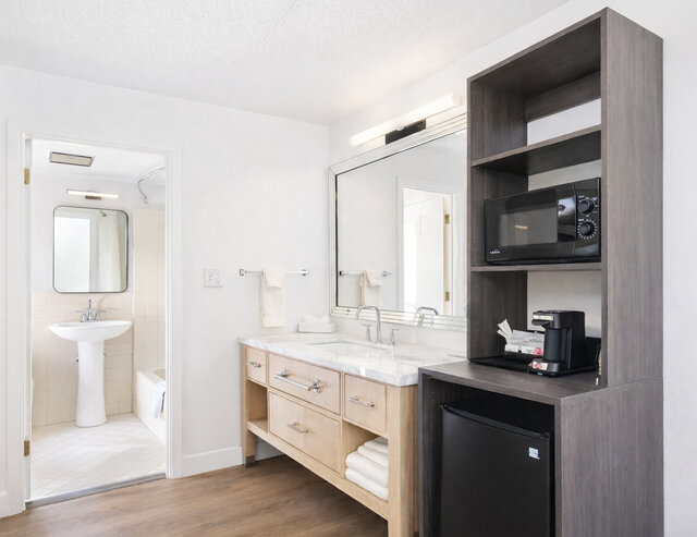 Image 6 for Premium Patio King with Soaking Tub and Fireplace