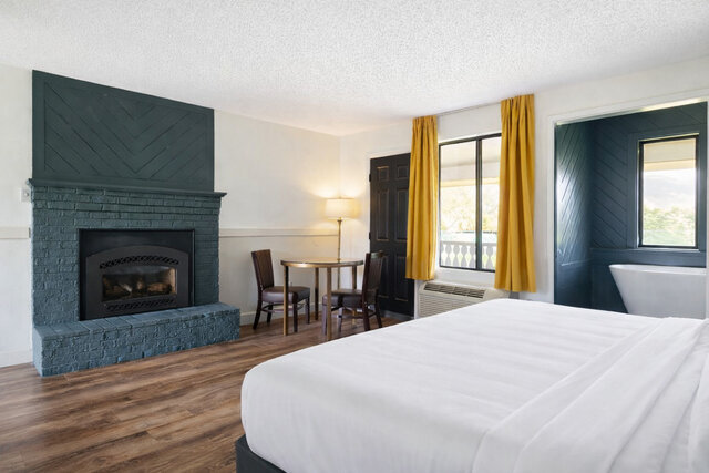 Image 1 for Premium Patio King with Soaking Tub and Fireplace