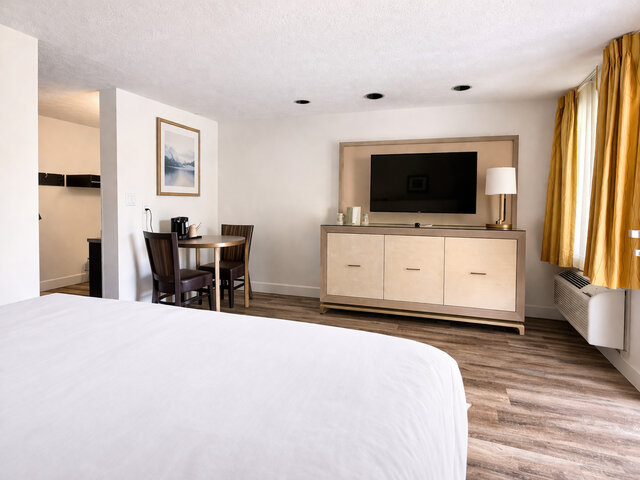 Image 2 for Deluxe King - Accessible (Non-ADA)