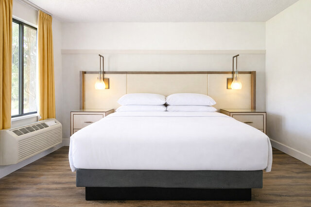 Image 3 for Deluxe King - Accessible (Non-ADA)