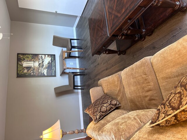 Image 1 for 405) Little Echo