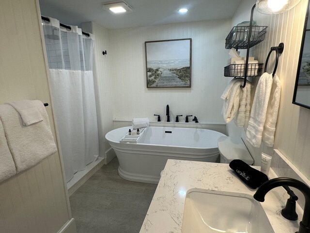 Image 15 for Moon #2 Garden King Suite w/ Private Entrance