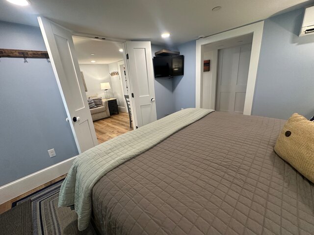 Image 10 for Moon #2 Garden King Suite w/ Private Entrance