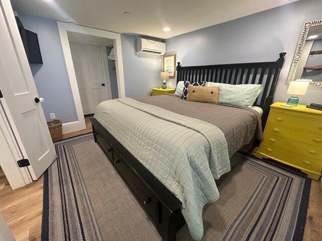 Image 11 for Moon #2 Garden King Suite w/ Private Entrance