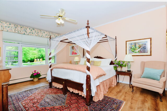 Image 3 for Room 19 - Golden Apple of Greece - Maxwell Suite