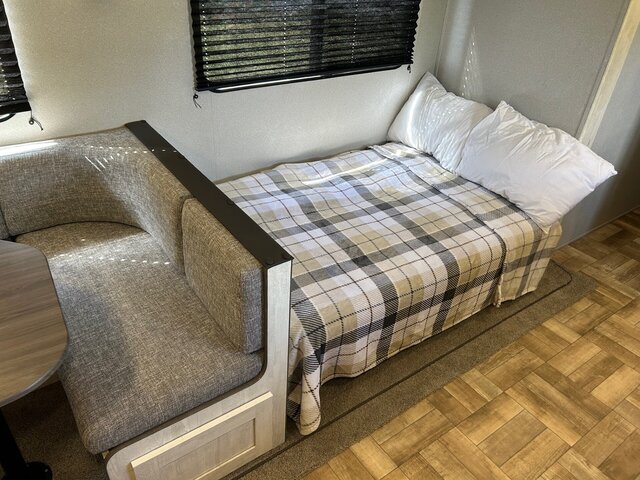 Image 11 for RV Space 5 RV Sleeps 8 - 36'