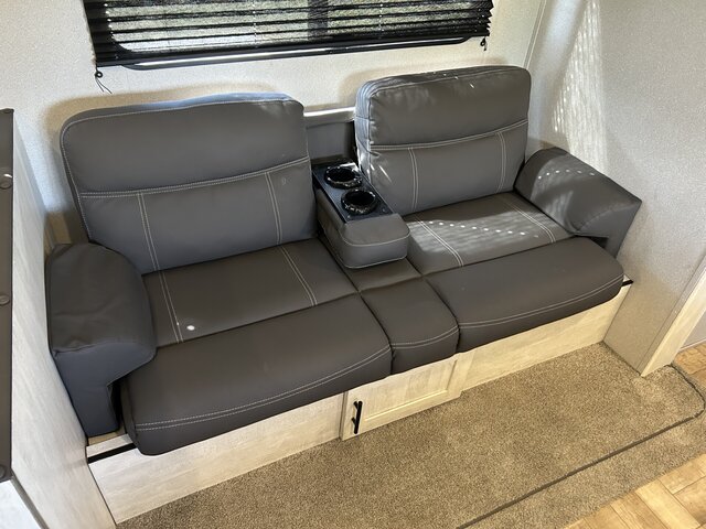 Image 10 for RV Space 5 RV Sleeps 8 - 36'