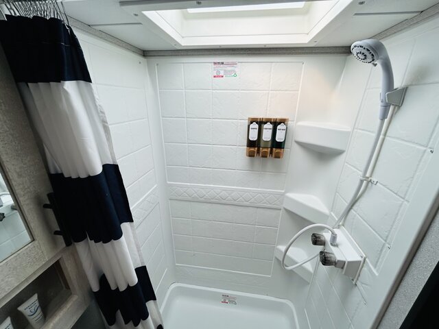 Image 16 for RV Space 5 RV Sleeps 8 - 36'