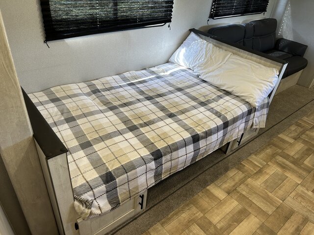 Image 9 for RV Space 5 RV Sleeps 8 - 36'