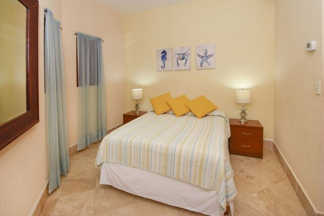 Image 9 for Luna F1 Fav-beachfront/poolside susan Mattingly