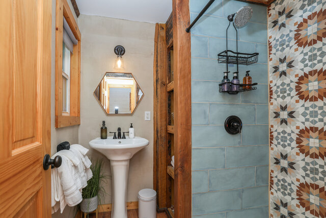 Image 11 for The Hive