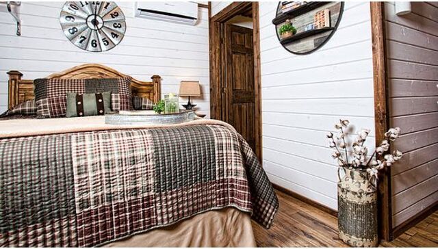 Image 1 for Tiny Suite #5