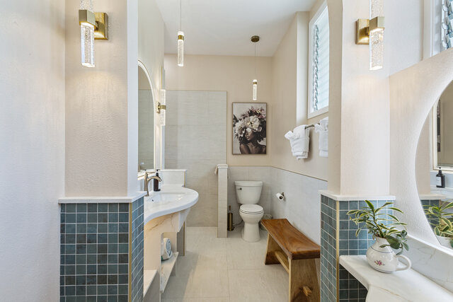 Image 9 for Moana Room