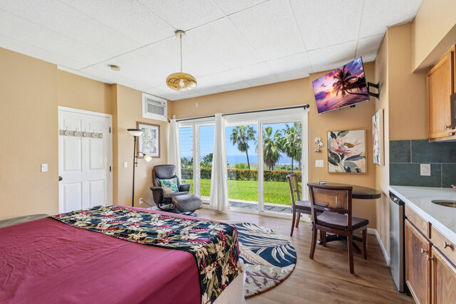 Image 2 for Moana Room