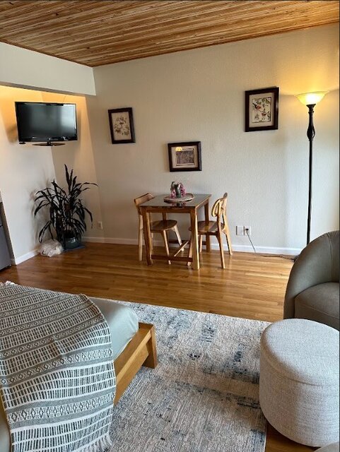 Image 3 for Mahina Room