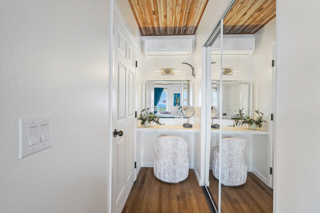 Image 4 for Makani Room