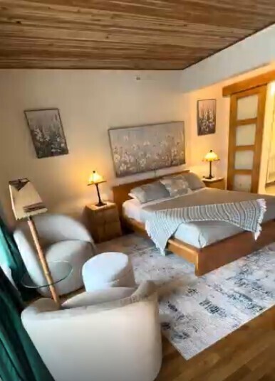 Image 1 for Mahina Room