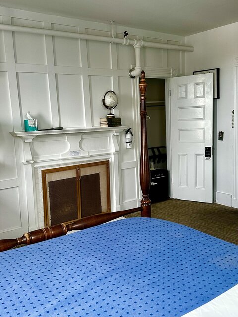 Image 2 for Standard Queen w/Fireplace