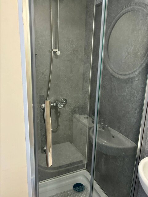 Image 15 for The Hut