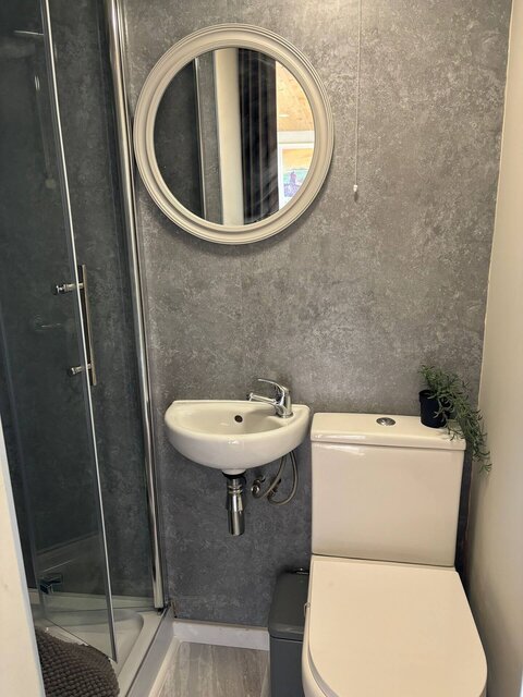 Image 13 for The Hut