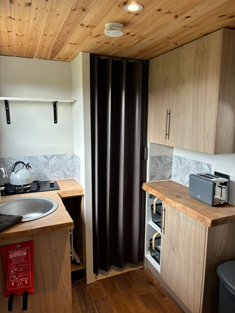 Image 22 for The Hut