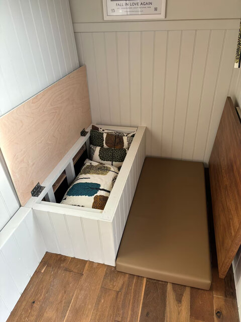 Image 21 for The Hut