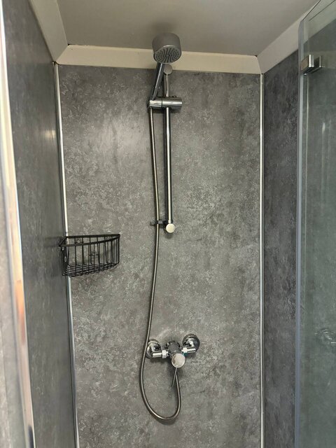 Image 14 for The Hut